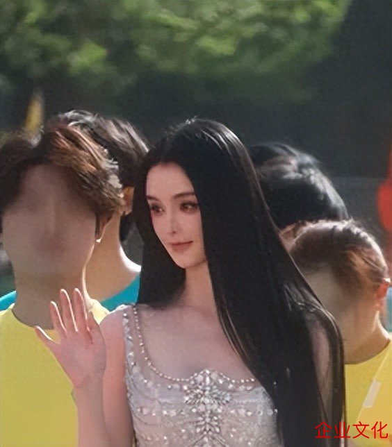 国产精品成品人品 “好意思得不真实！”西安一女大学生因长相太好意思被质疑，学友：她是聋哑东谈主，对同学们齐很好